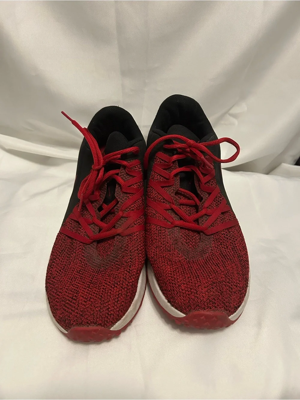 Nike Men's Red and Black Lightweight Training Sneakers